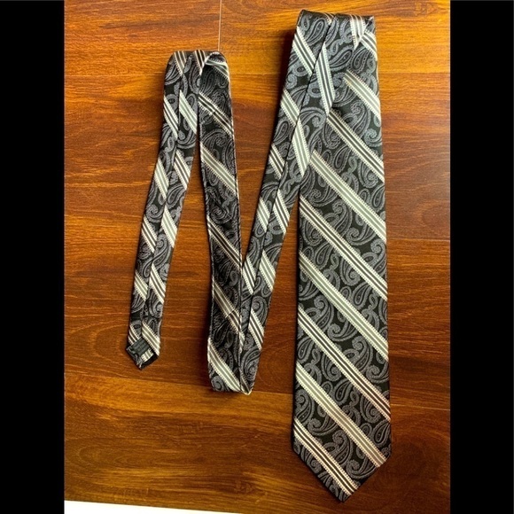 🌿SALE🌿PRONTO UOMO 100% Silk Black Paisley White Stripes Necktie - Picture 2 of 8